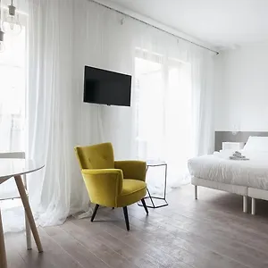 https://italianway-apartments-poma.italymilanhotels.net